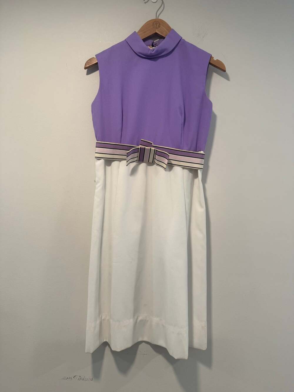 Vintage 1950s-1960s Mod Sleeveless Midi Dress Purple and White Size Medium JL